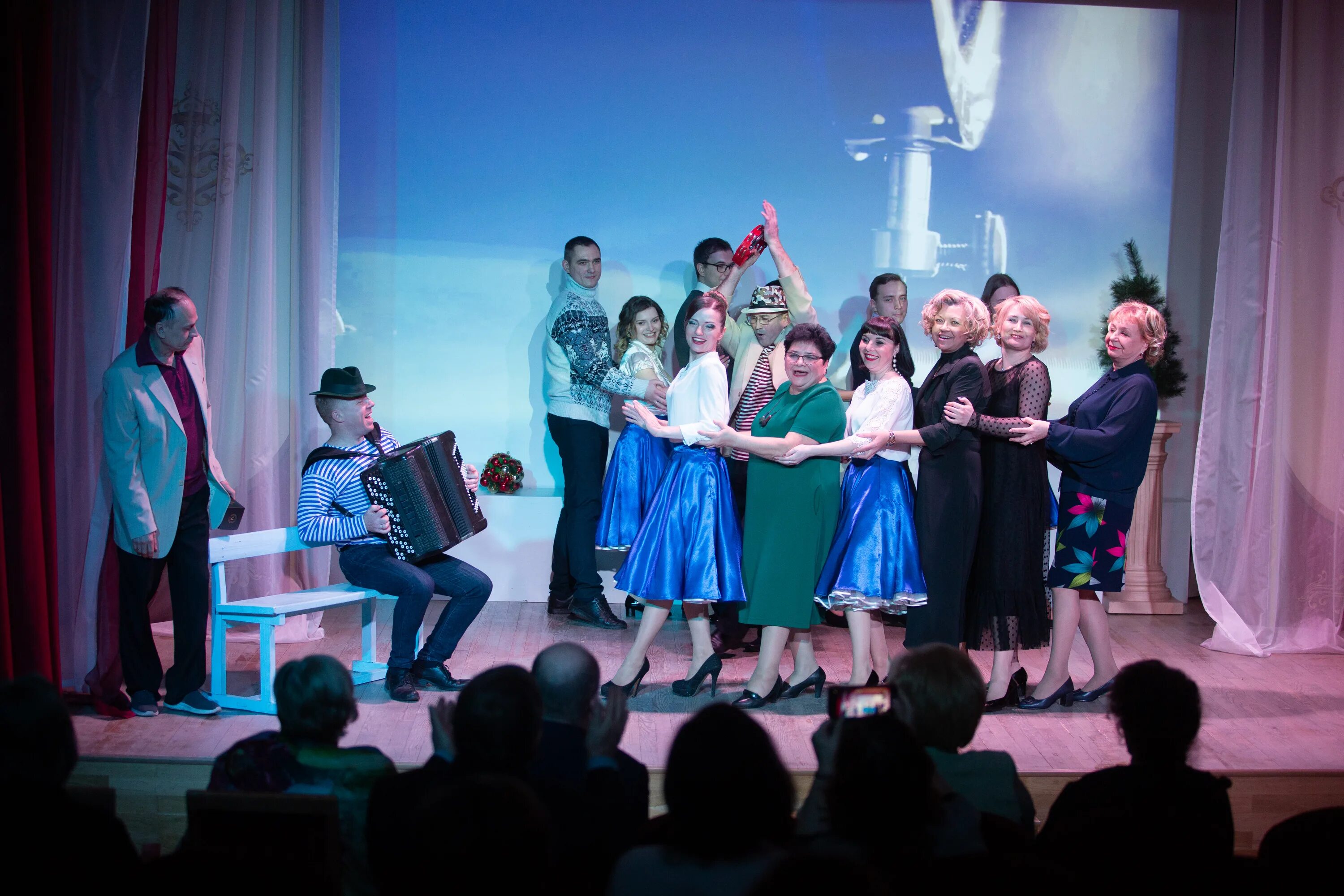 Постановка новой. Спектакль бесприданница театра маяковского. Постановка новой. Карнавальная ночь сценки. Спектакль грибоедова горе от ума малый театр.