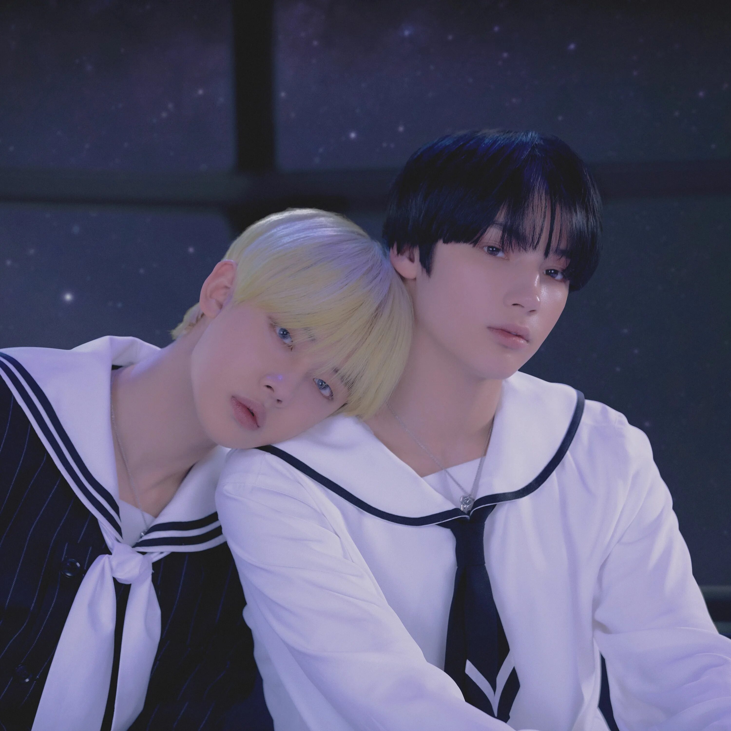 Txt love song. Txt группа Енджун. Tomorrow x together ёнджун. Tomorrow by together Енджун. Txt tomorrow x together Енджун.