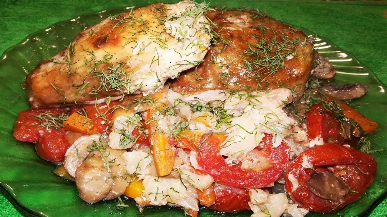 Рецепты из куриного бедра. Бедрышки с помидорами. Бедрышки с помидорами. Окорочка в томате в духовке. Паста на обед в ресторане.