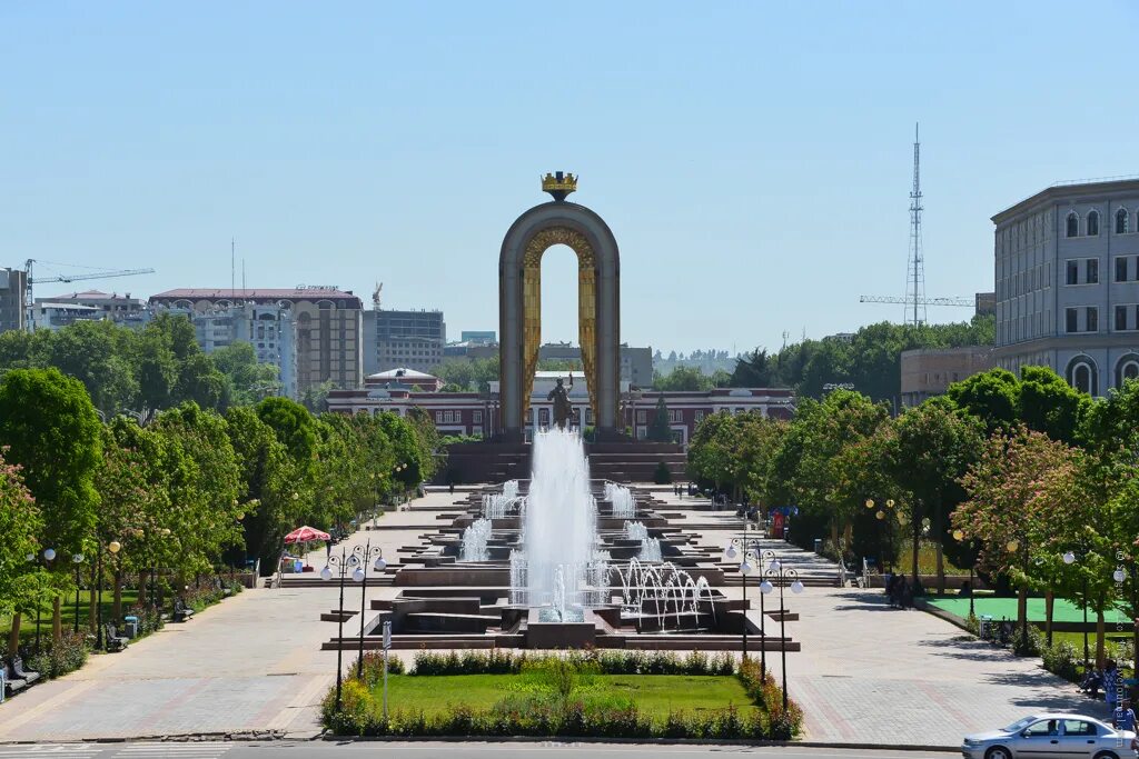 Душанбе е. Площадь независимости Душанбе. Центральная площадь Душанбе. Территория города Душанбе. Достопримечательности города Душанбе.