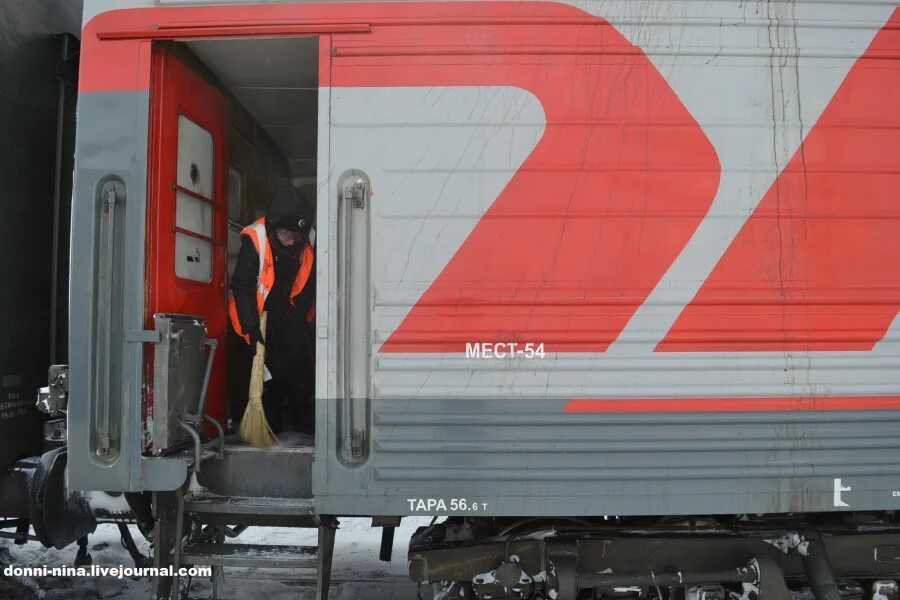 Поезд 380 оренбург новый уренгой расписание. Поезд Оренбург новый Уренгой. Поезд 380у Оренбург новый Уренгой. 380у поезд купе. Уренгой Оренбург поезд.