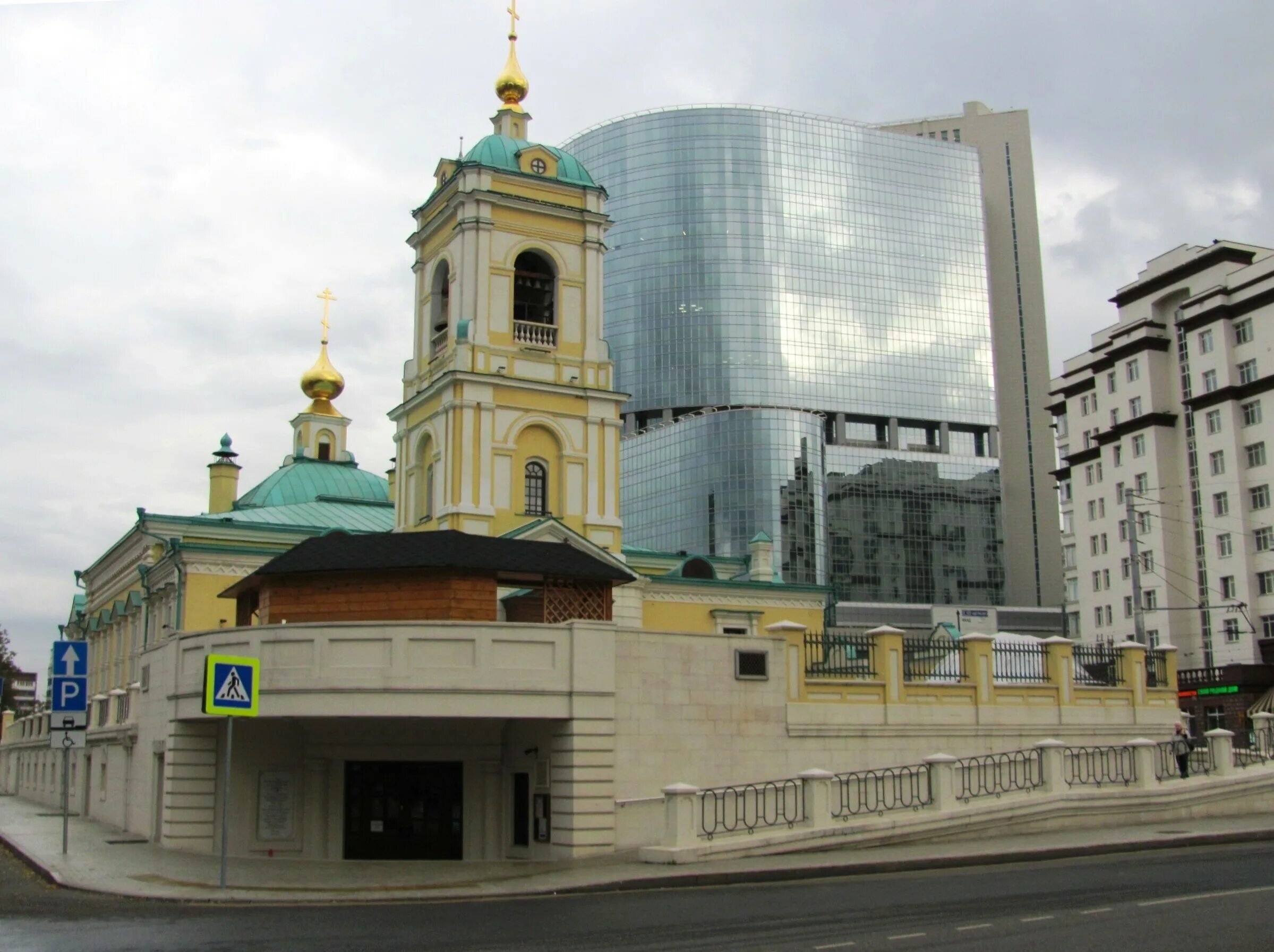 Преображенская пл москва. Храм метро Преображенская площадь. Преображенская Церковь Москва. Преображенское Москва.