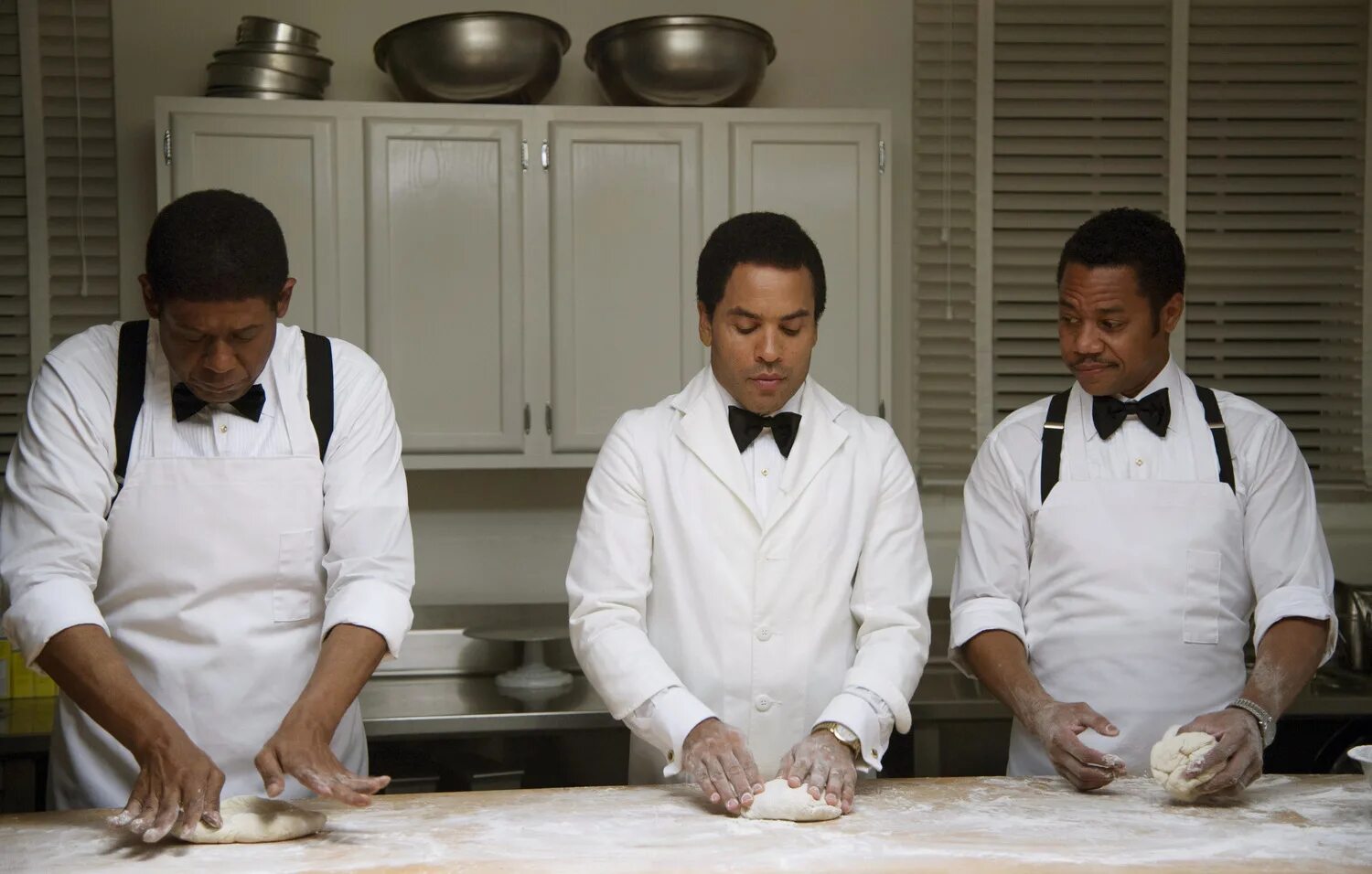 Дворецкий дата выхода. Дворецкий фильм 2013 форест уитакер. Тёмный дворецкий 3 сезон. Темный дворецкий 2 мультсериал. Дворецкий (батлер, butler).