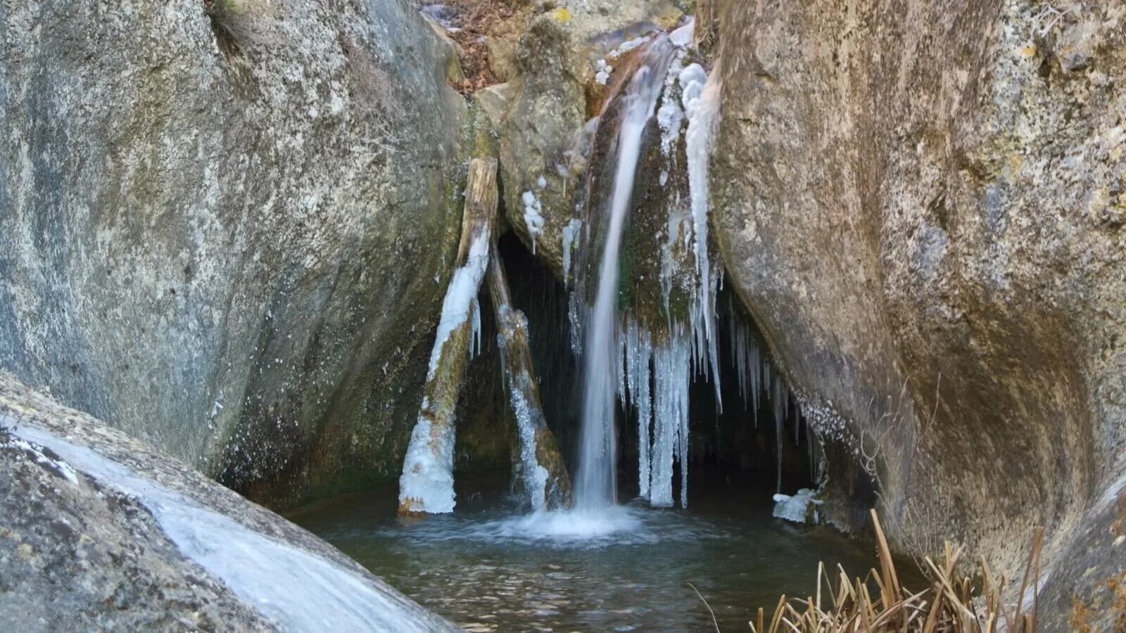 Водопады ая. Водопад ай Тодор. Водопад ай Тодор Крым. Водопад ай Тодор Севастополь. Тау сала Крым каньон.