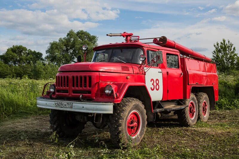 Пожарный автомобиль баз. Пожарная машина ЗИЛ 131. ЗИЛ-131 пожарный автомобиль. ЗИЛ 131 АЦ 40. Пожарная Мадина на базе зил131.