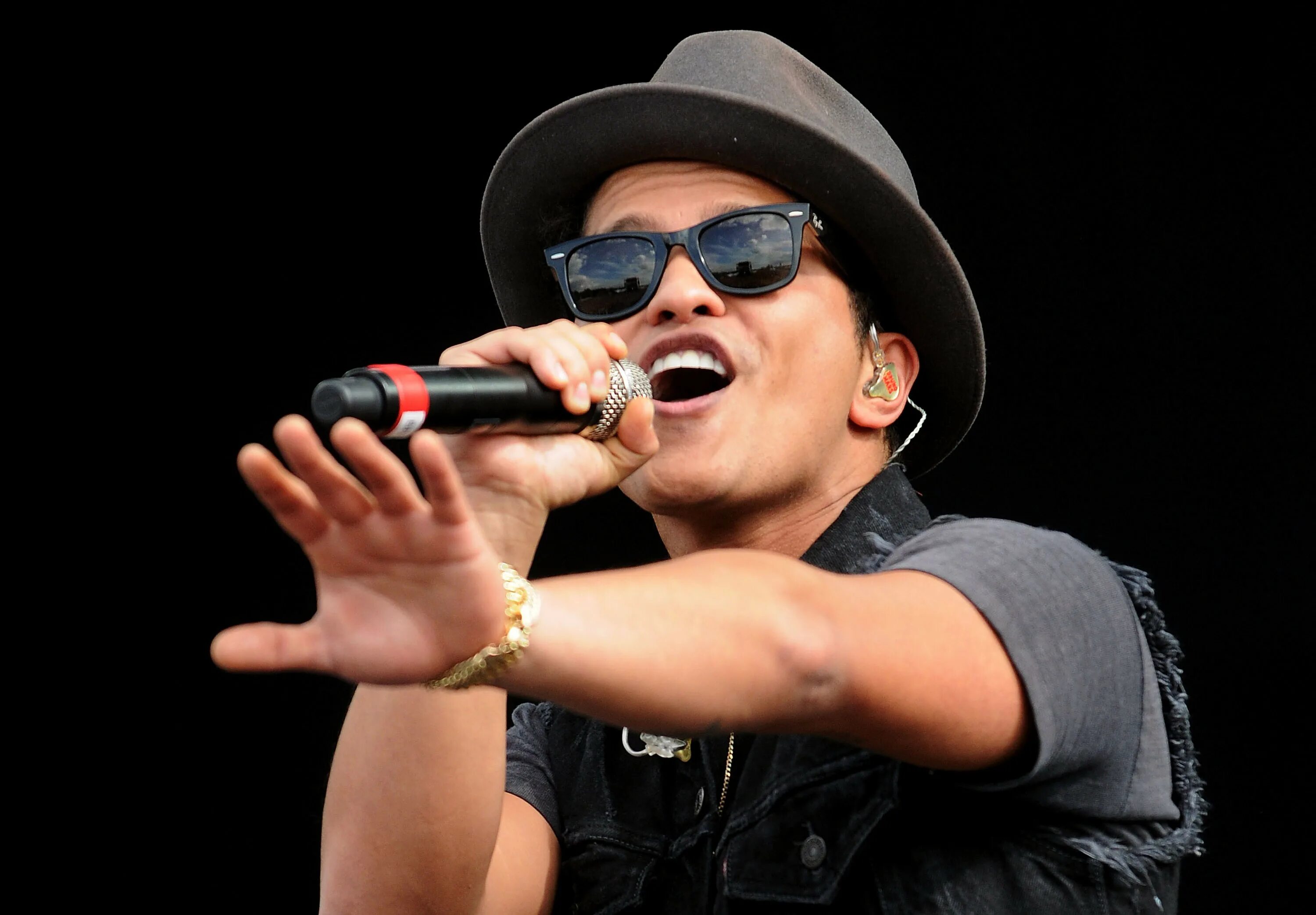 Bruno mars bruninhos theme. Bruno mars bruninhos theme