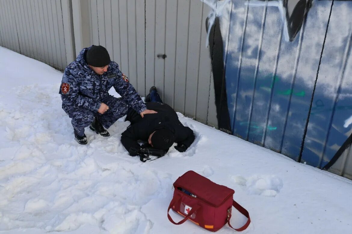 Помогли упасть. Помогли упасть