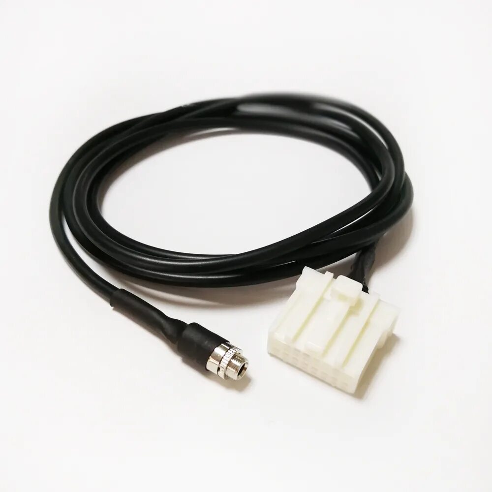Aux mazda. Aux разъем Мазда 3. Mazda 3 2008 aux кабель. Разъем аукс Мазда 6. Aux Adapter Cable Mazda.