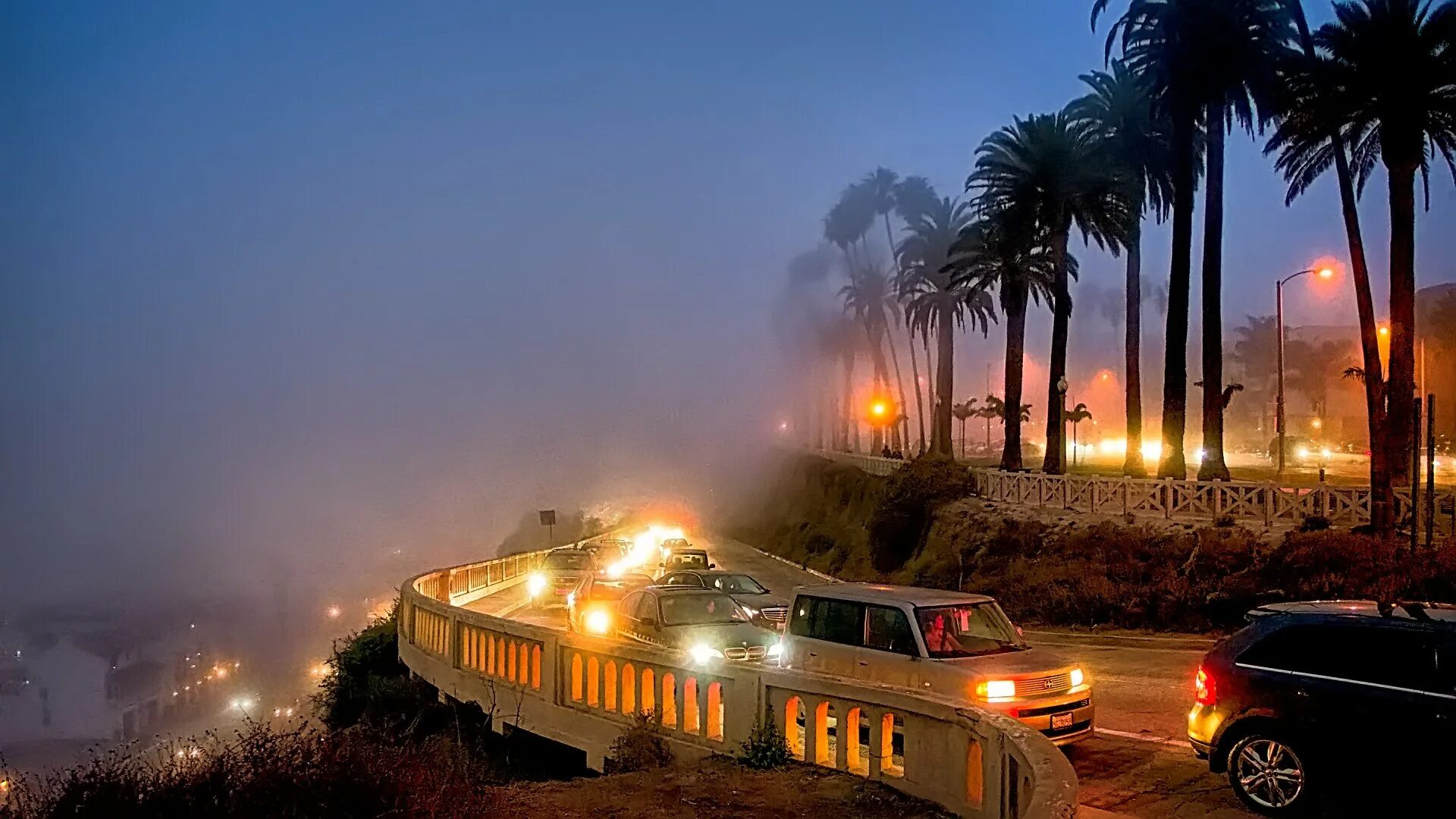 мерседес лос анджелес. лос анджелес даунтаун ночью. голливуд едет. голливуд современные фото. санта барбара сша калифорния.