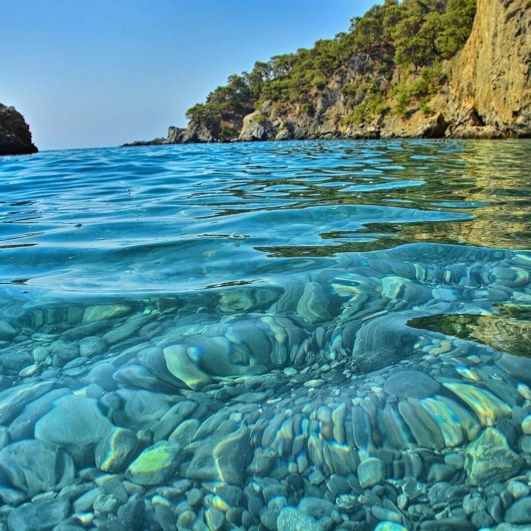 Кристальное море. Ионическое море, Средиземноморье. Голубая Лагуна Средиземное море. Средиземное море Турция. Средиземное море Кемер.