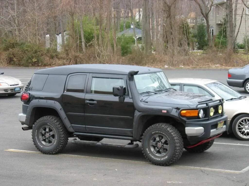 Toyota fj cruiser 1995. Джип тойота хаммер. Тойота похожая на хаммер. Джип тойота похожий на хаммер. Hummer h2 на 24 колесах.