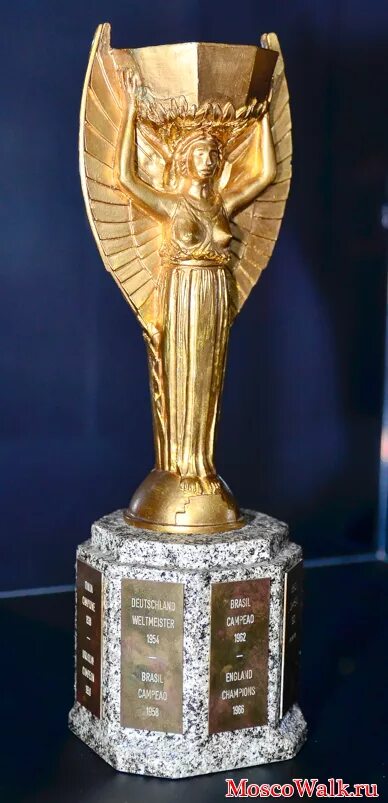 Золотая богиня кубок жюля риме. Жюля риме фифа\. Кубок жюля риме 1930. Жюль риме футбол. Кубок жюля риме пеле.