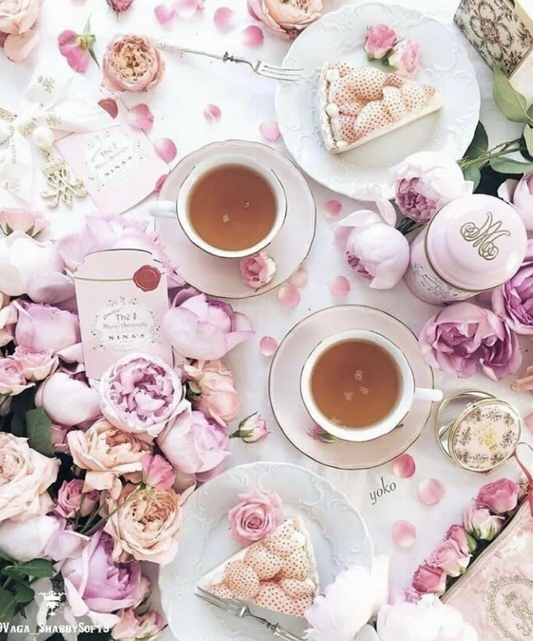 Завтрак в розовых тонах. Цветы и вкусняшки. Кофе и цветы. Нежные цветы и завтрак. Песня нежная чае