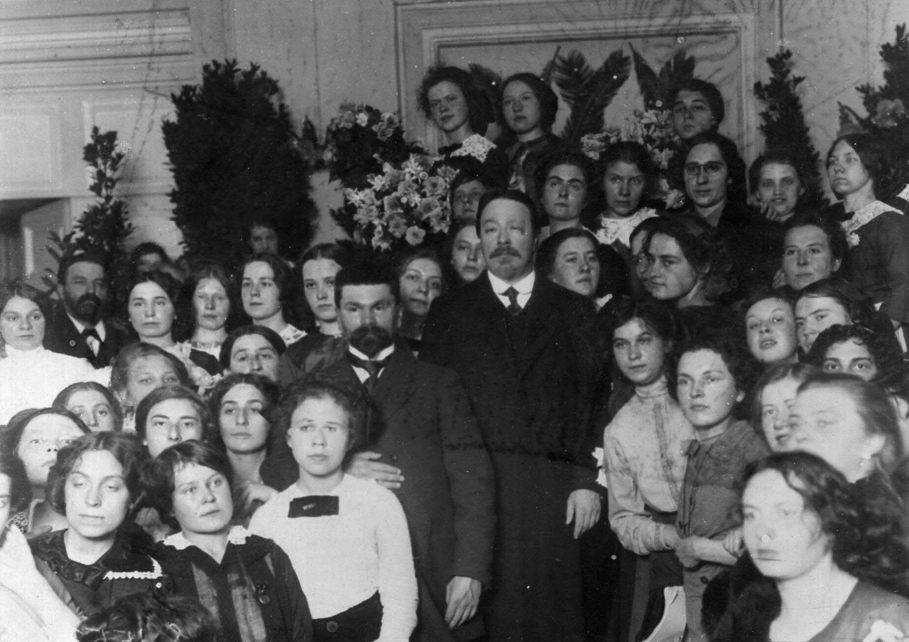 Бестужевские курсы в петербурге. Курсистки бестужевских курсов. высшие женские бестужевские курсы. бестужевские курсы 19 век.