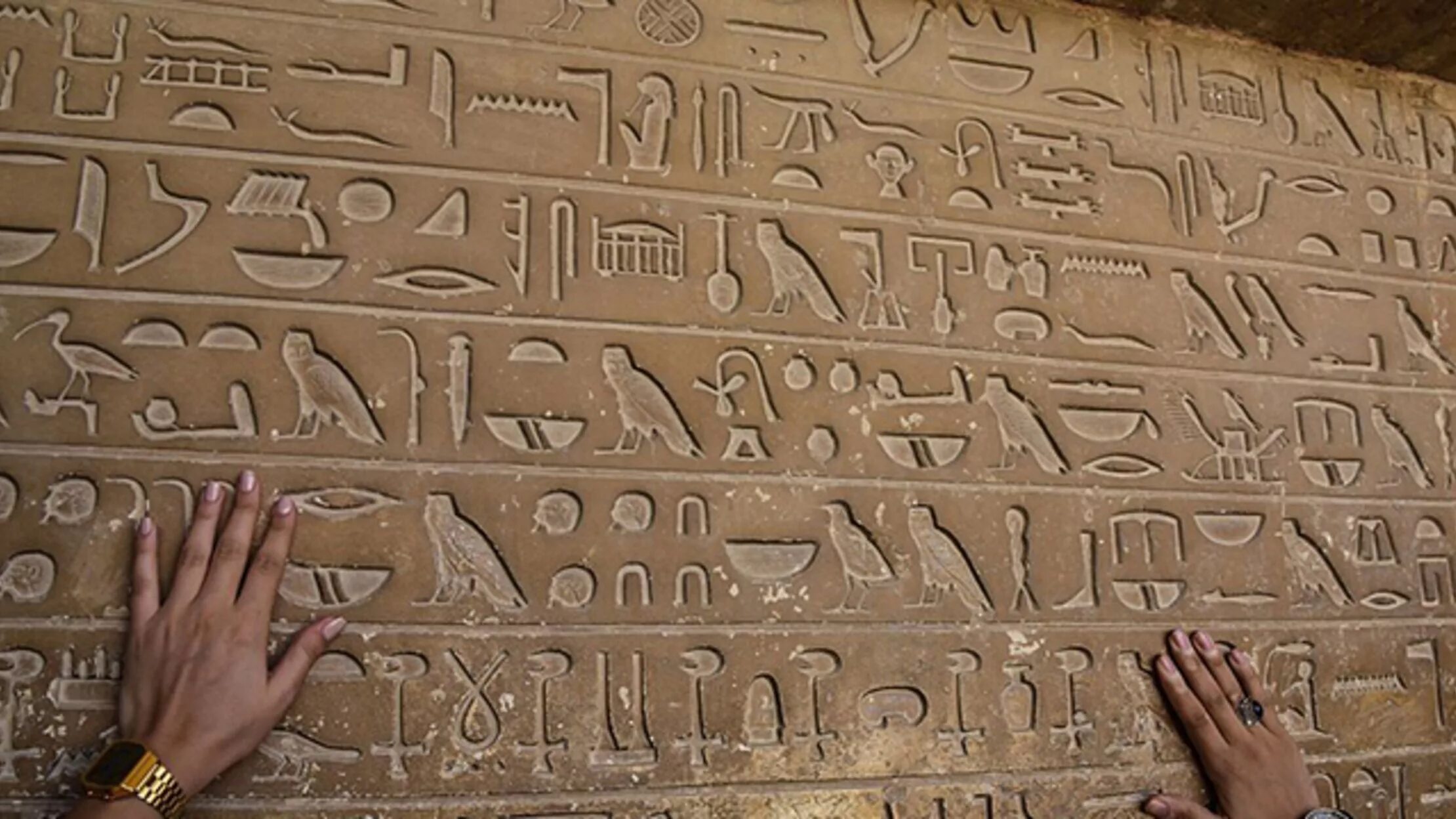 Создание первого алфавита египет. Древнейшие иероглифические надписи Египта. Египетские письмена. Древние египтяне иероглифы. Древние египетские письмена.