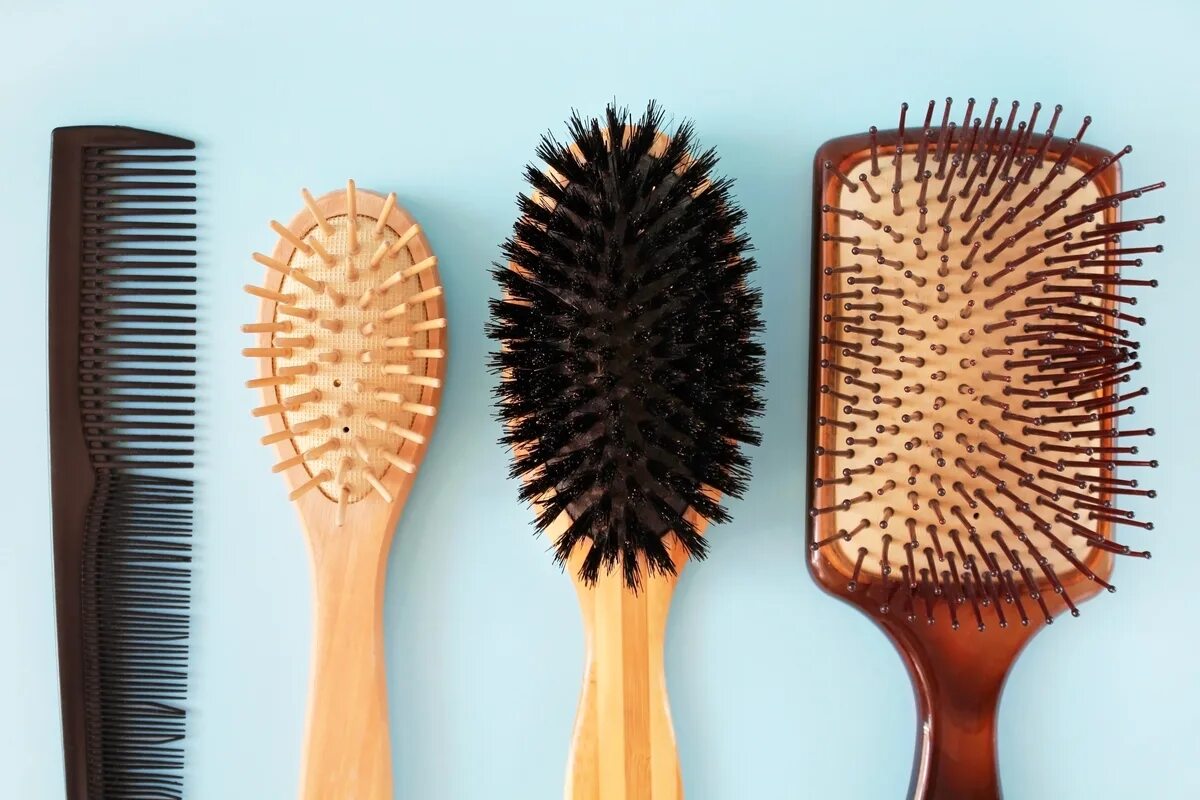 Какие расчески использовать для волос. Инструменты для стрижки. Какие расчески использовать для волос. Расческа для волос. Расческа для волос массажная.