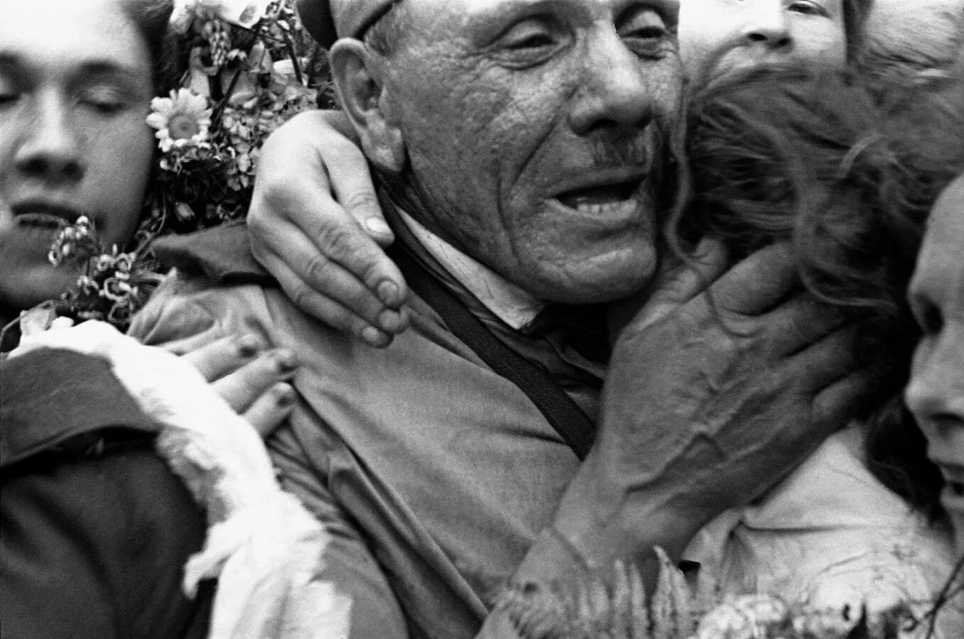 Фото победы великой отечественной 1945. Встреча победителей на белорусском вокзале 1945 год. Кадры Победы 1945.