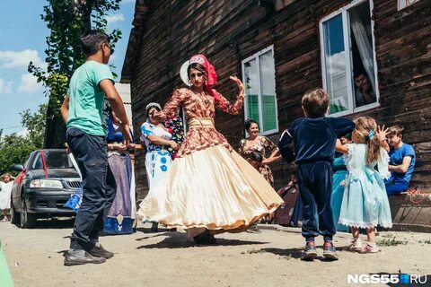 День ромалэ: подборка самых красочных материалов об омских цыганах.