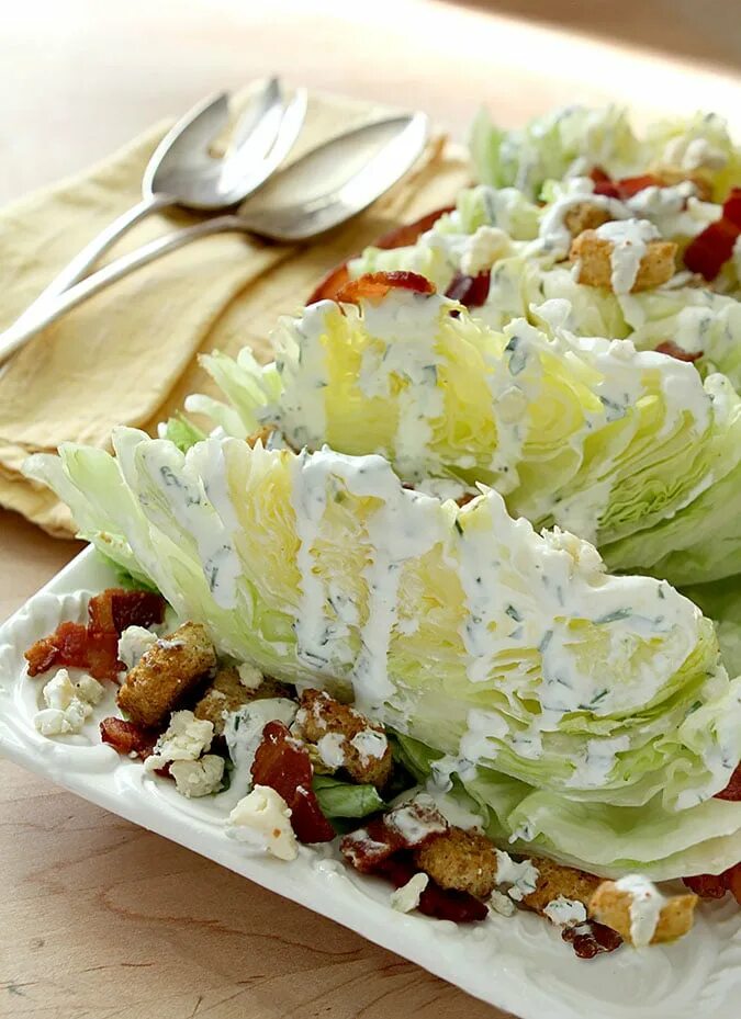 Салат айсберг с чем приготовить. Iceberg Salad. Салат салат Айсберг. Овощной салат с айсбергом. Блюда с салатом Айсберг.