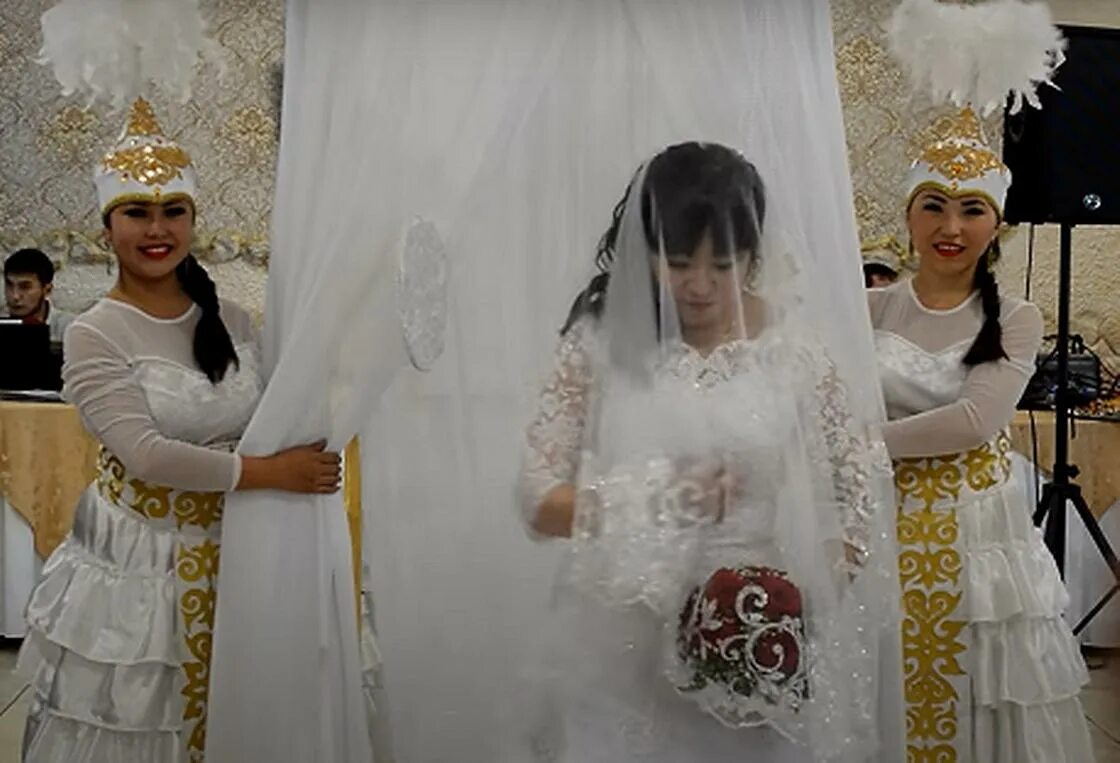 Свадьба у казахов. Казахская свадьба беташар. Беташар той. Обряд беташар у казахов. Казахские традиции беташар.