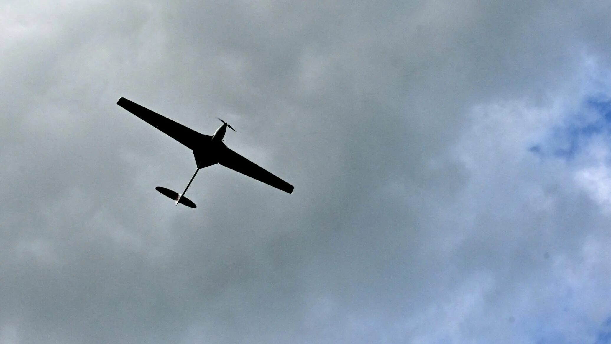 Беспилотник uj-22 airborne. Беспилотный вертолет катран. Бпла mq-1 "предатор. Беспилотник в небе. Бпла vsr700.