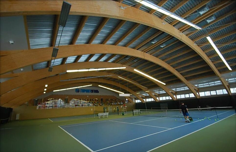 Tennis centre. Теннисный корт Новокузнецк. Теннисный корт Сокольники деревянные конструкции.