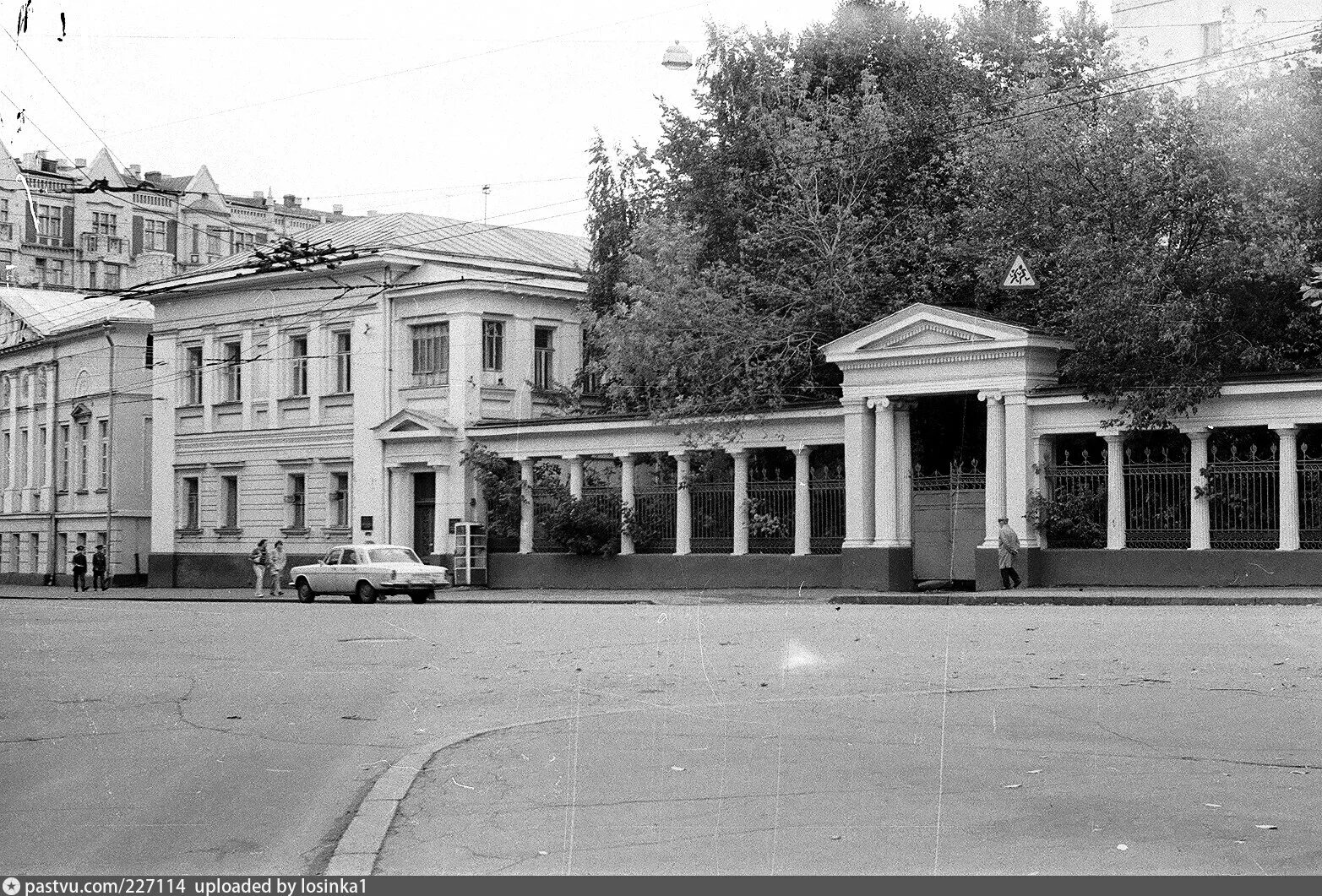 Старая басманная старые фото. Новая Басманная 20. Городская усадьба Голицыных Басманная. Новая Басманная улица. Новая Басманная 20 стр 1 история дома.