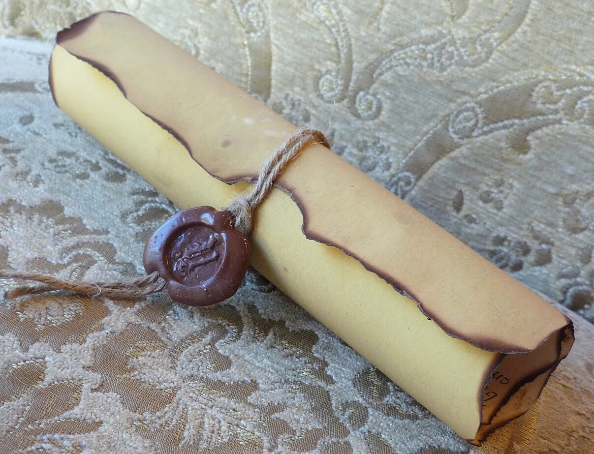 свиток из картона. сделать свиток своими руками под старину. тубусы для свитков с сургучной печатью. сделать свиток своими руками под старину. старинный свиток своими руками.