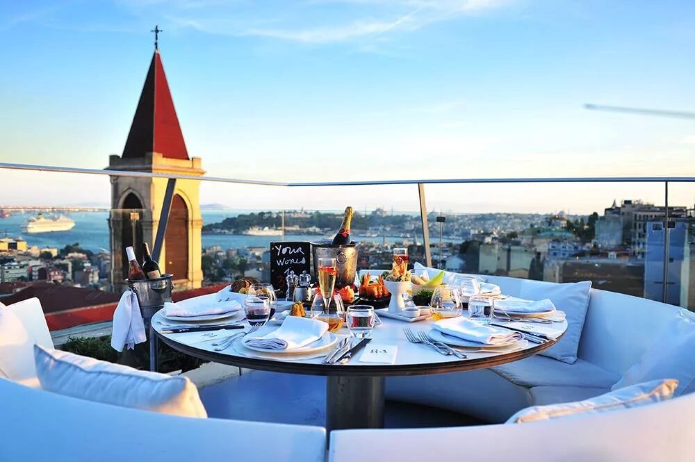 Рестораны стамбула с видом. 360 Restaurant&Bar Стамбул. 360 Istanbul ресторан в Стамбуле. Ресторан в Стамбуле с видом на Босфор на крыше. Босфор Стамбул кафе.