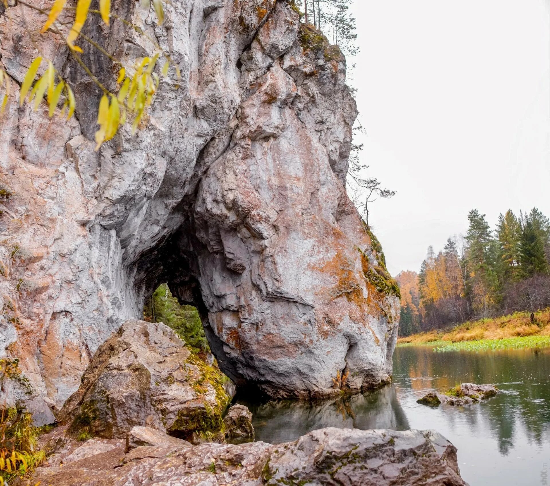 дыроватый камень. река чусовая камень дыроватый. камень дыроватый на чусовой. дыроватый камень (нижнесергинский район). камень дыроватый на чусовой.