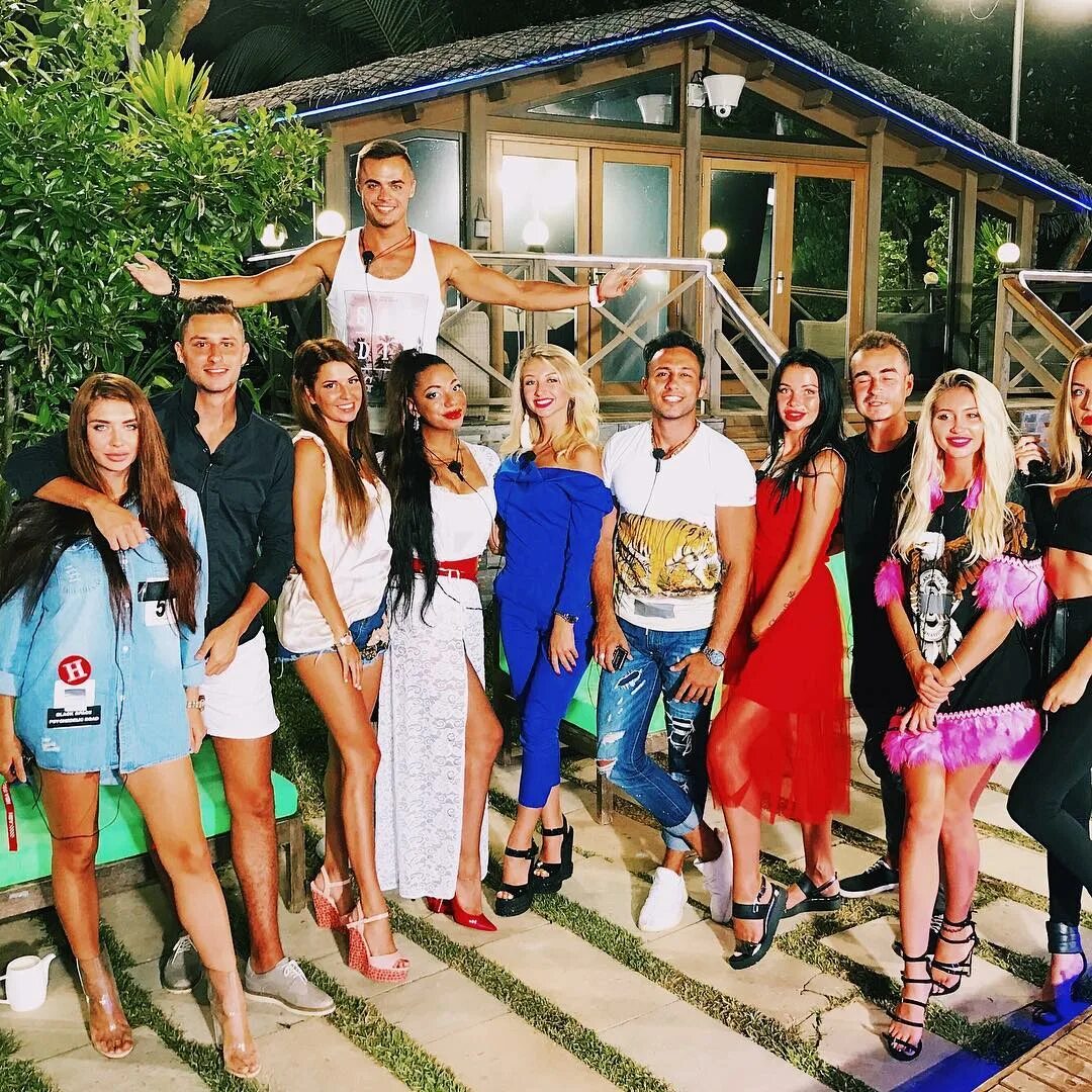 Дом 1 2010. Дом 1. Проекты красивых коттеджей. Уиннетка линкольн авеню 671. Дом 2 участники 2009.