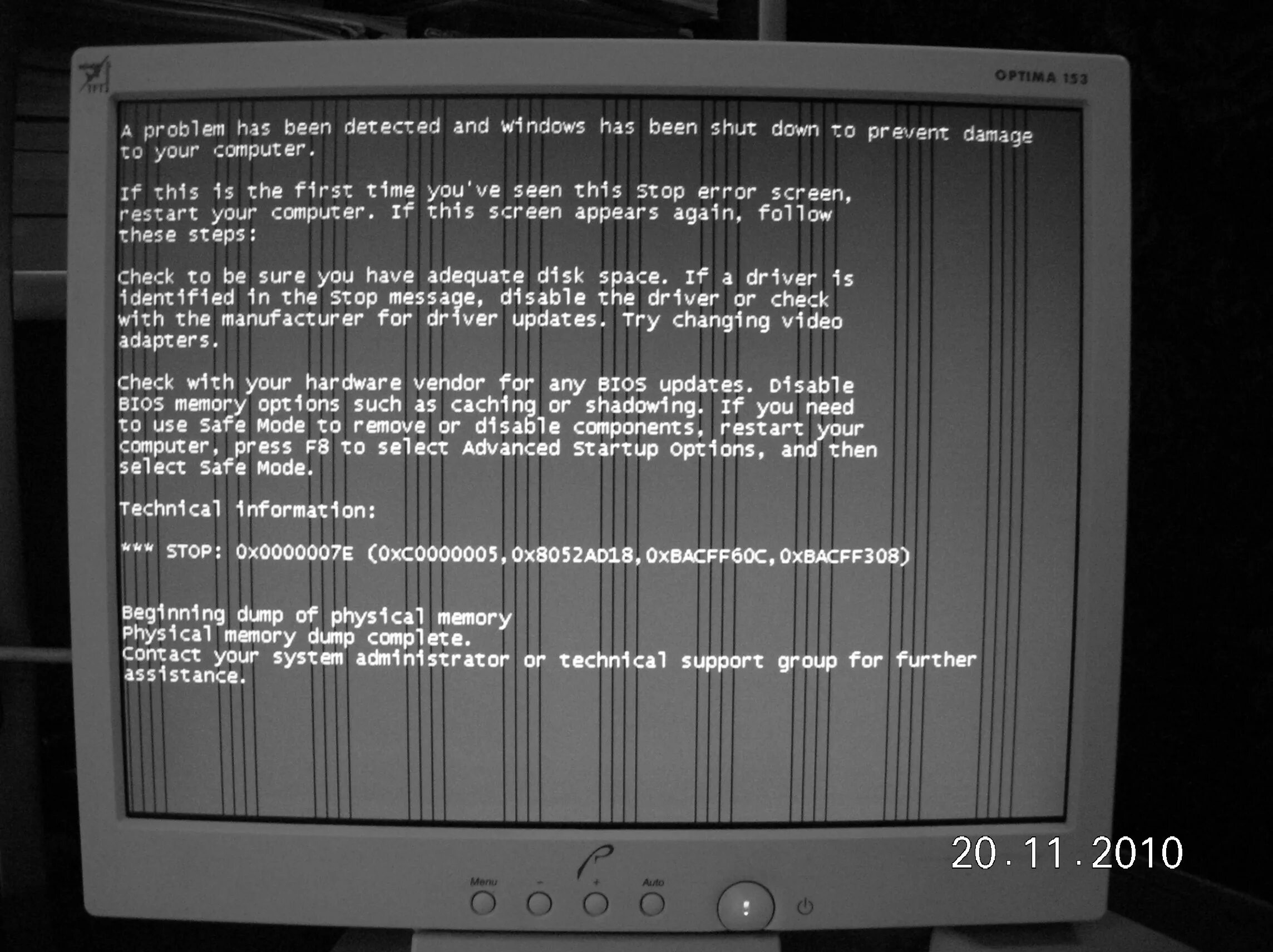 Монитор белый экран при включении. Монитор белый экран при включении. Монитор ноутбука с белым экраном. Белый экран на компьютере. Белый шум на мониторе.