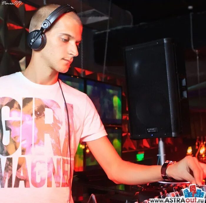 Ivan frost па парам. Дж иван фрост. dj ivan frost 2025. dj айван. денис фрост диджей.