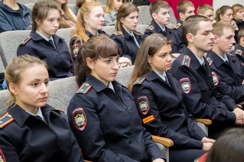 Что дает школа полиции. Академия МВД Барнаул. Барнаульский юридический институт МВД РФ. Курсанты БЮИ МВД. Форма БЮИ Барнаул.