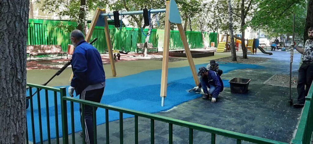 Озеленение придомовой территории. Благоустройство тюмень дворовых территорий. Вид из окна на двор с детской площадкой. Детская площадка во дворе. Благоустройство дворовых территорий черкесск 2021.