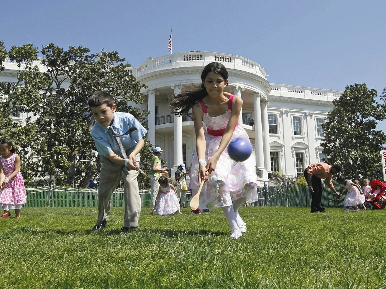 White House Egg Roll. Easter Egg Roll at the White House. Пасха в Америке белый дом. Катание яиц в Америке.