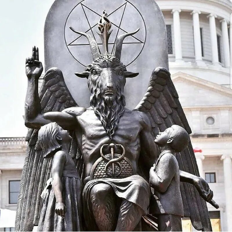 Бафомет статуя в Детройте. Бафомет Церковь сатаны. Бафомет памятник в США. Статуя Бафомета в США. Жертвоприношение масонов
