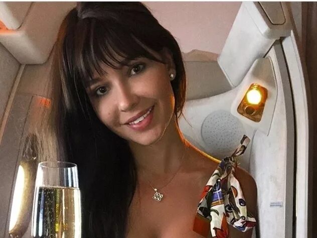 Хамгийн халуухан фанатаар 24 настай бүсгүй тодорчээ