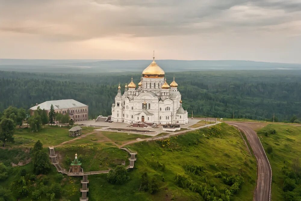 Церковь на высокой горе