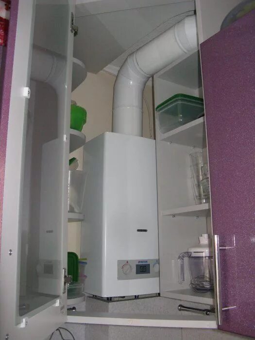 Можно ли газовую колонку прятать в шкаф. Шкаф для газового котла. шкаф под газовый котел. шкаф для газового котла на кухне. кухонный ящик для газовой колонки.
