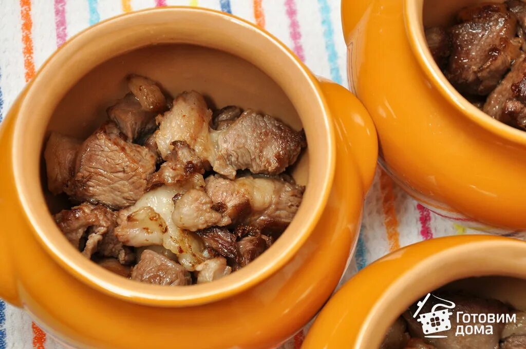 мясо в горшочке с черносливом в духовке