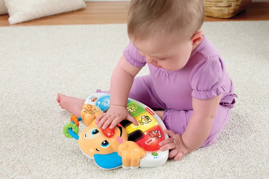 Какие игрушки нужны ребенку для развития. Пианино Fisher-Price щенок. Пианино Fisher Price умный щенок. Развивающие игрушки Fisher Price. Игрушки для детей до года.