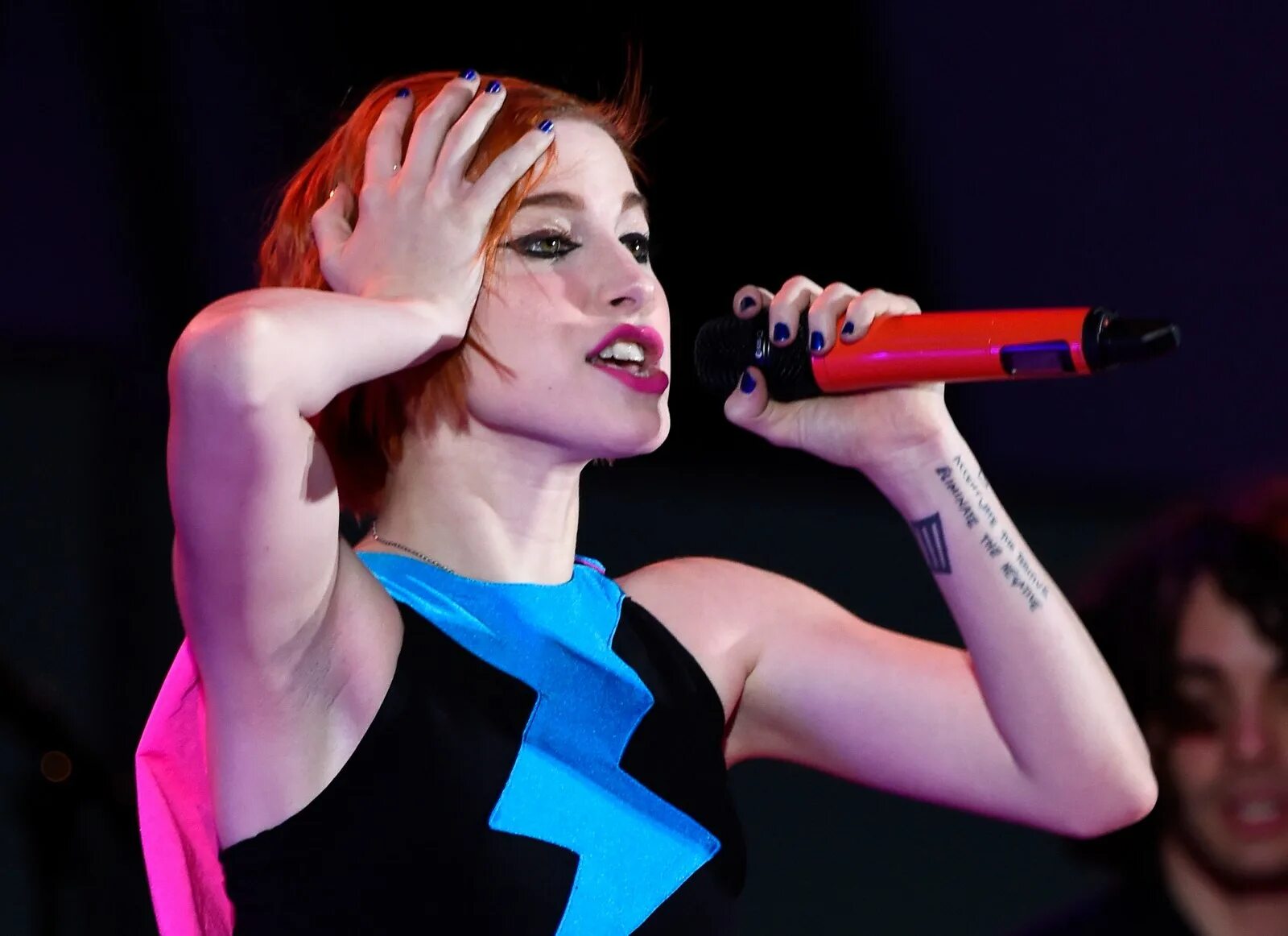 Paramore williams. Хейли уильямс. paramore хейли уильямс 2019. хейли уильямс 2025. хейли уильямс рыжая 2025.