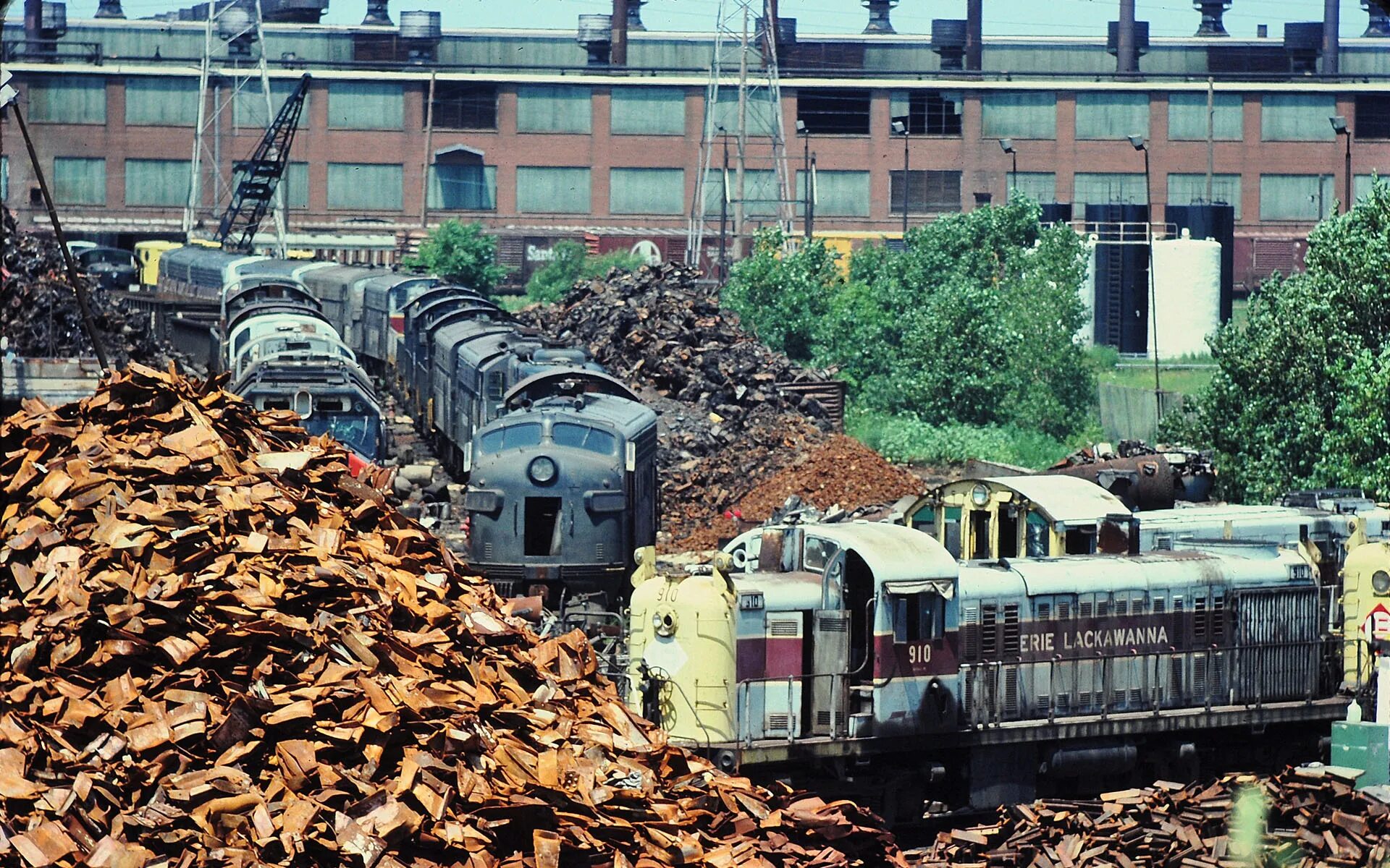 Ломаные поезда. Ломаные поезда. Разбитые американские локомотивы. Ломаные поезда. Сход электрички в туапсе.