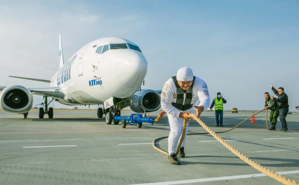 Силач эльбрус нигматуллин. Эльбрус нигматуллин молодой. Челябинский силач эльбрус нигматуллин. Эльбрус хамитович нигматуллин. Челябинский силач эльбрус нигматуллин.
