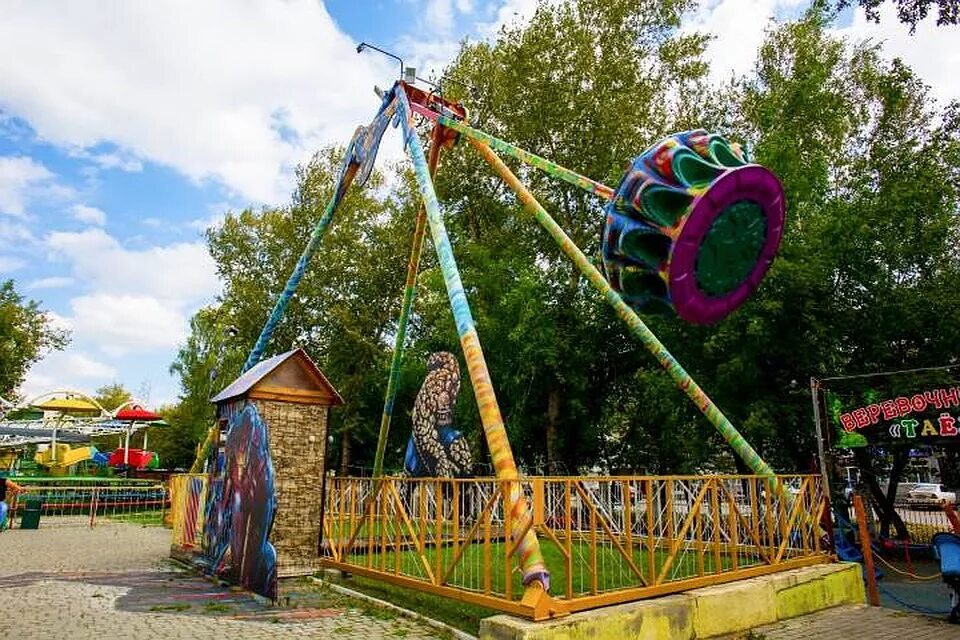 Карусель барнаул. Барнаульский парк аттракционов солнечный ветер. парк солнечный ветер барнаул. солнечный ветер барнаул аттракционы. парк арлекино барнаул аттракционы.