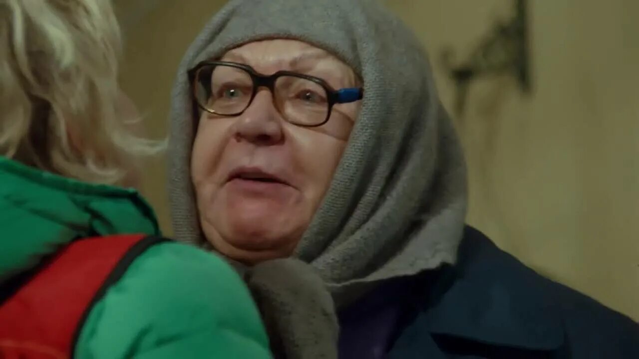 Ералаш бабушка бегу внучек. Ералаш 295 уступи место. Ералаш бабушка бегу. Пельтцер в ералаше. Ералаш 295 выпуск уступи место.
