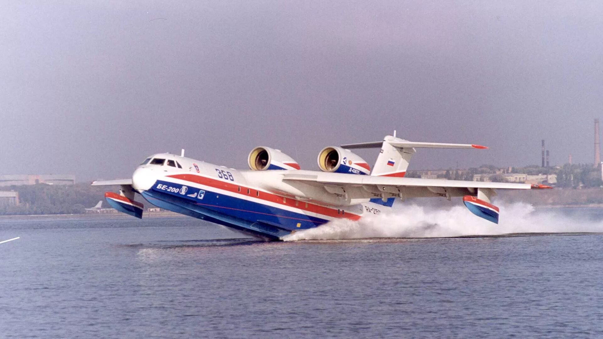 Самолеты новые вода. Бериев бе-200. Самолет-амфибия бе-200. Бериев бе-200 Альтаир. Самолёты Бериева амфибия.