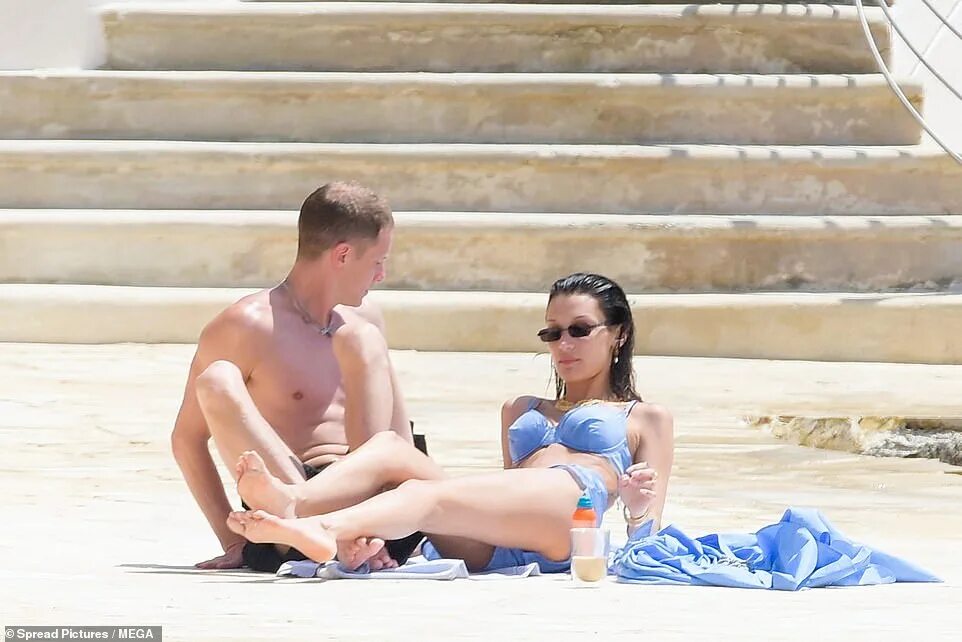 Bella Hadid Enjoys Lunch Date with Boyfriend Marc Kalman in London - Celebrity n