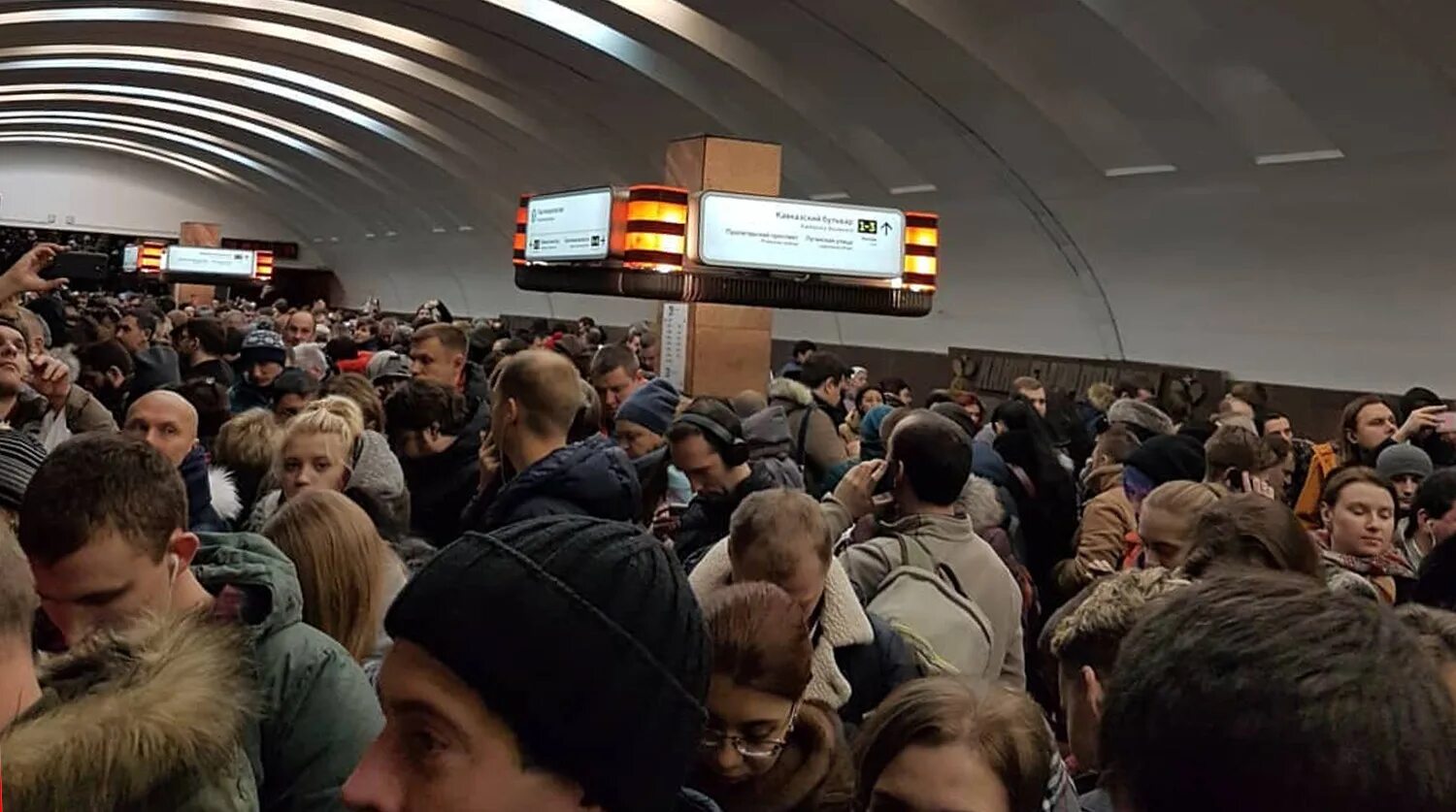 Метро сего. Метро Москвы сейчас. Коллапс в Московском метро. Ситуация в метро.